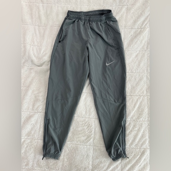 Nike Dri Fit Joggers size SMALL - Picture 1 of 5